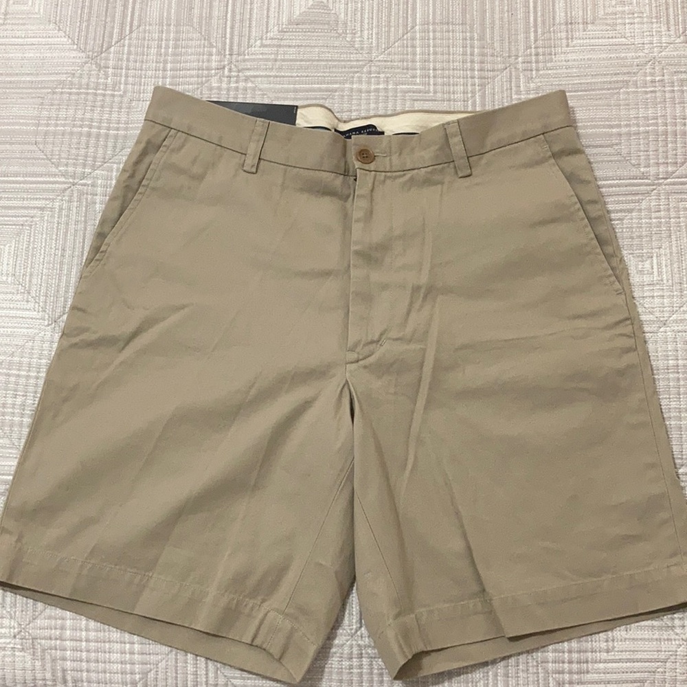 Banana Republic men’s khaki shorts